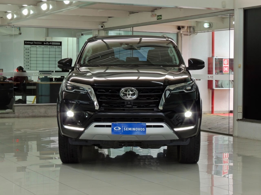 toyota hilux sw4 2.8 d-4d turbo diesel srx 4x4 automatico 4p 20232