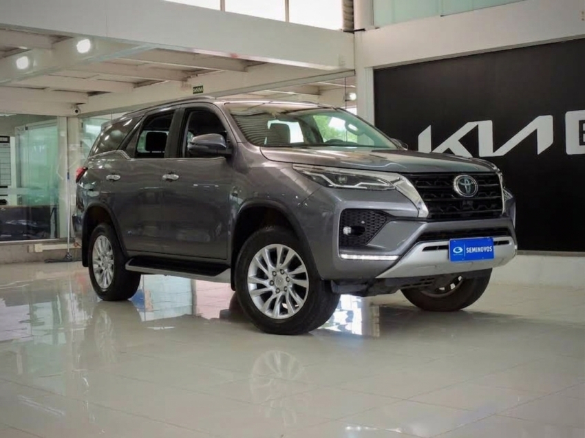 toyota hilux sw4 2.8 d-4d turbo diesel srx 7l 4x4 automatico 4p 2024