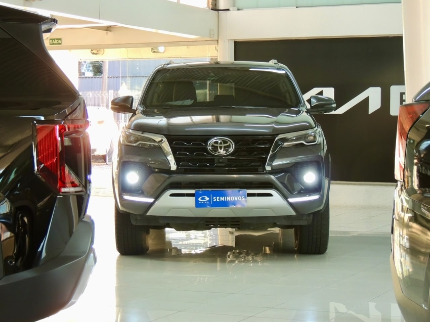 toyota hilux sw4 2.8 d-4d turbo diesel srx 7l 4x4 automatico 4p 20241