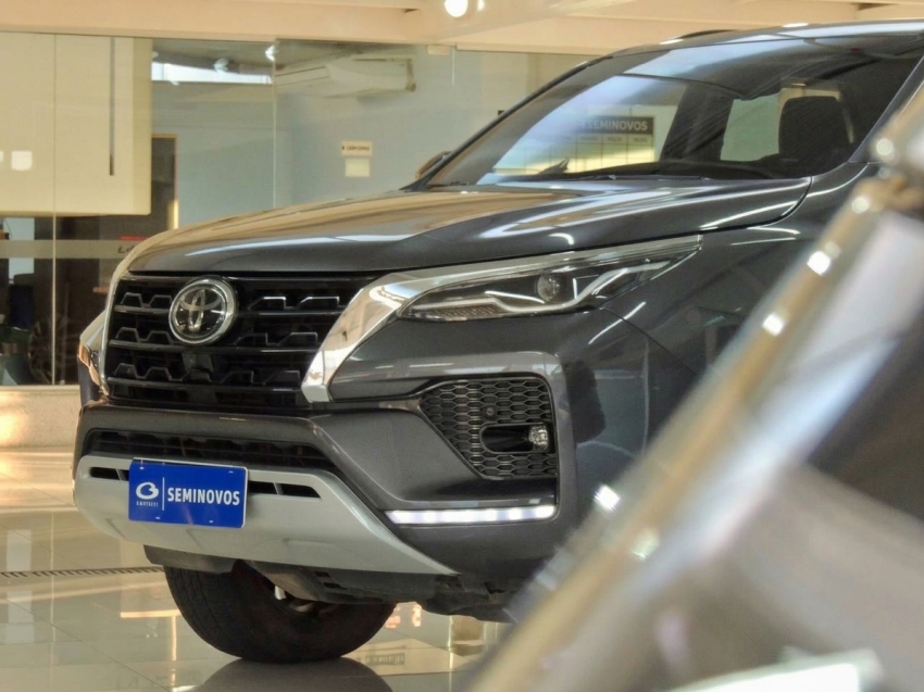 toyota hilux sw4 2.8 d-4d turbo diesel srx 7l 4x4 automatico 4p 20243