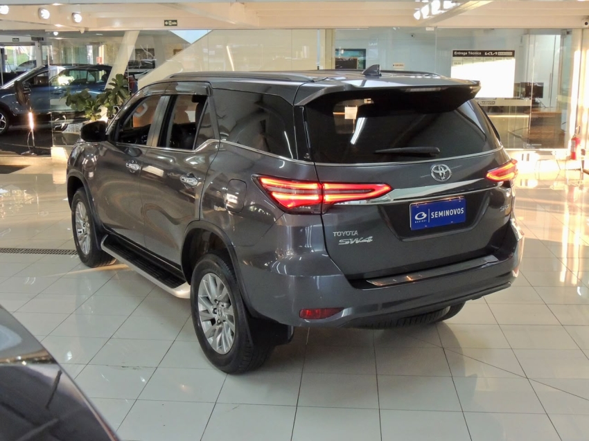 toyota hilux sw4 2.8 d-4d turbo diesel srx 7l 4x4 automatico 4p 20247
