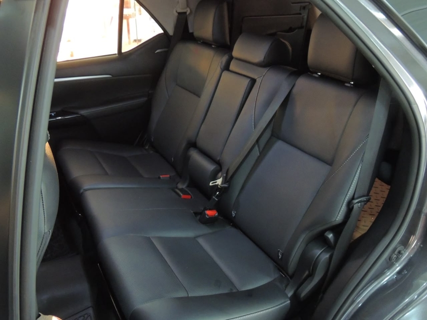 toyota hilux sw4 2.8 d-4d turbo diesel srx 7l 4x4 automatico 4p 202432