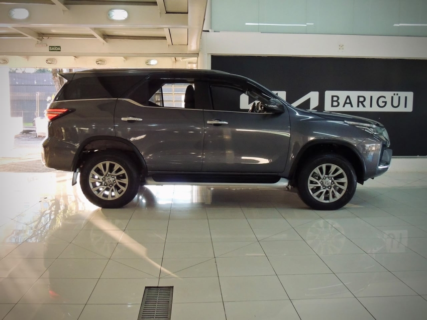 toyota hilux sw4 2.8 d-4d turbo diesel srx 7l 4x4 automatico 4p 202413