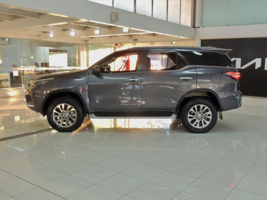 toyota hilux sw4 2.8 d-4d turbo diesel srx 7l 4x4 automatico 4p 20244