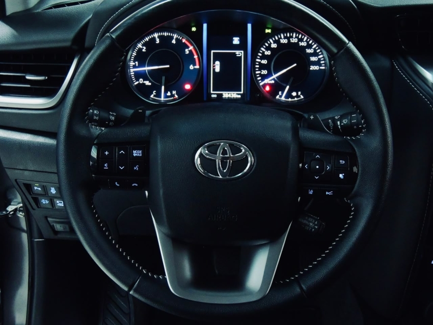 toyota hilux sw4 2.8 d-4d turbo diesel srx 7l 4x4 automatico 4p 202419