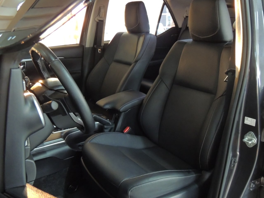 toyota hilux sw4 2.8 d-4d turbo diesel srx 7l 4x4 automatico 4p 202431