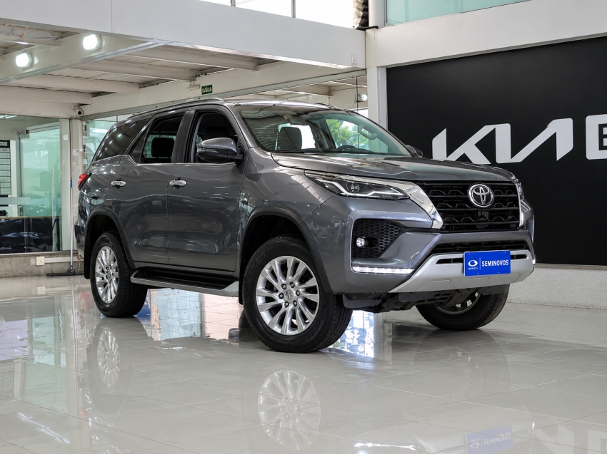 toyota hilux sw4 2.8 d-4d turbo diesel srx 7l 4x4 automatico 4p 2024