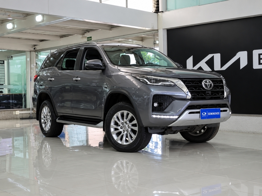 toyota hilux sw4 2.8 d-4d turbo diesel srx 7l 4x4 automatico 4p 2024