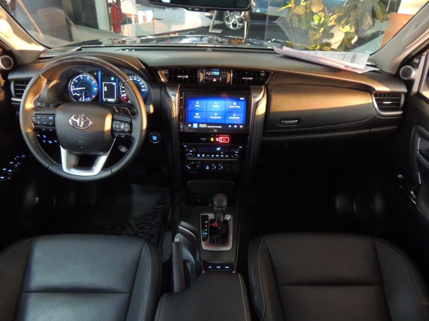 toyota hilux sw4 2.8 d-4d turbo diesel srx 7l 4x4 automatico 4p 202416