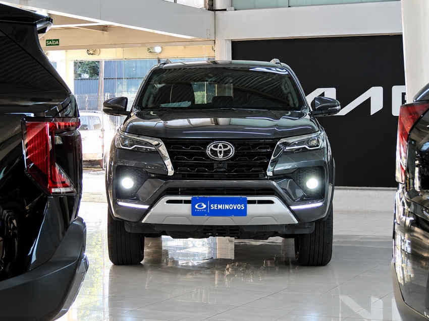toyota hilux sw4 2.8 d-4d turbo diesel srx 7l 4x4 automatico 4p 20241