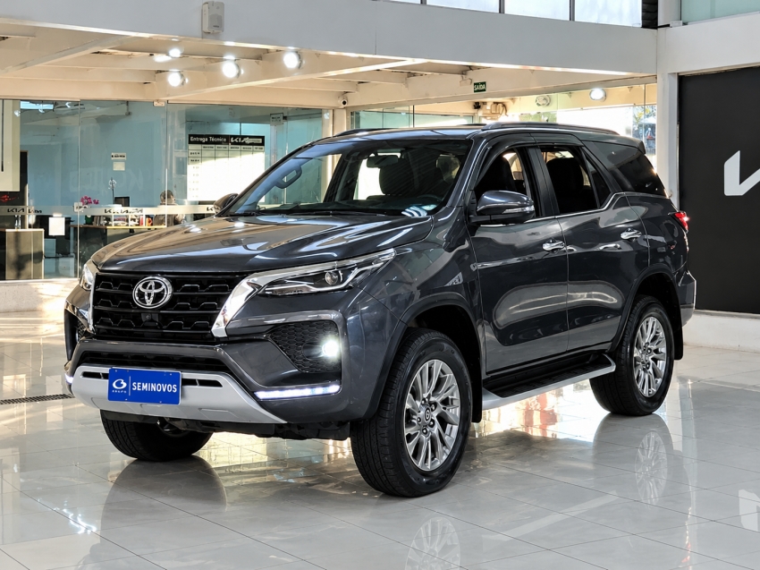 toyota hilux sw4 2.8 d-4d turbo diesel srx 7l 4x4 automatico 4p 20243