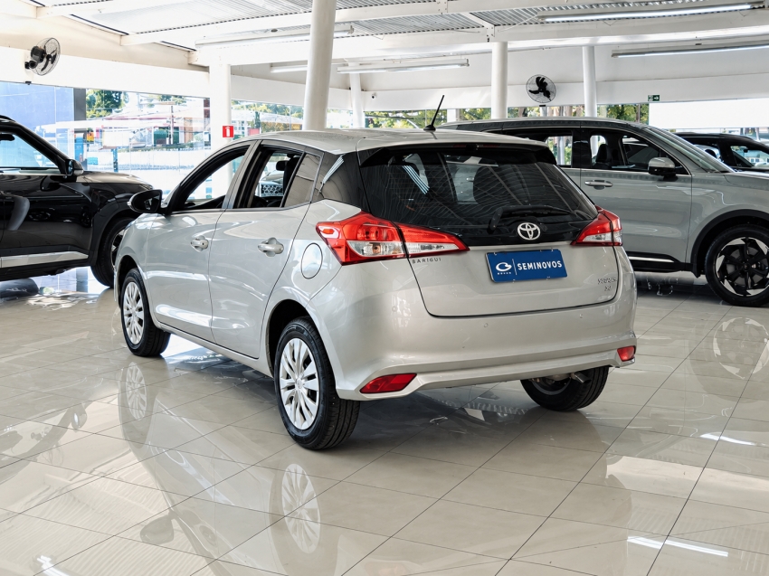 toyota yaris 1.5 16v flex xl multidrive 4p automatico 20255