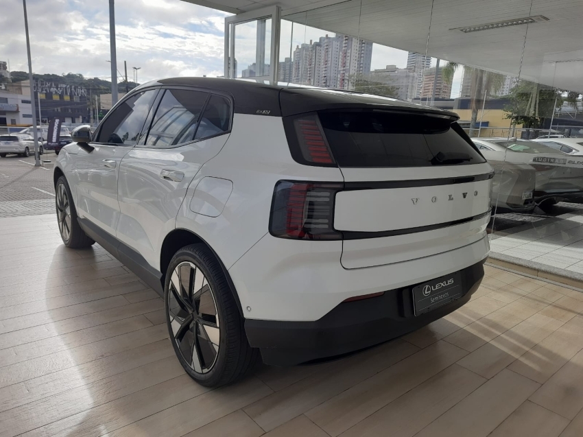 volvo ex30 automatico 2024