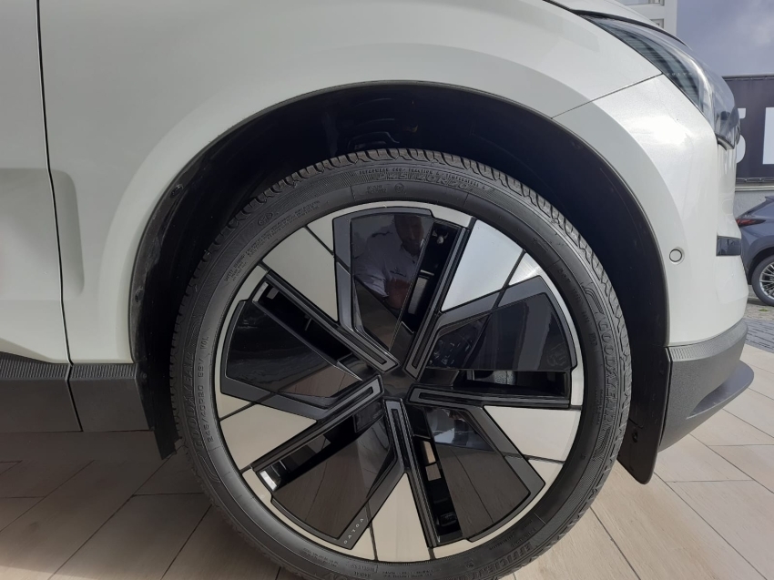 volvo ex30 automatico 2024