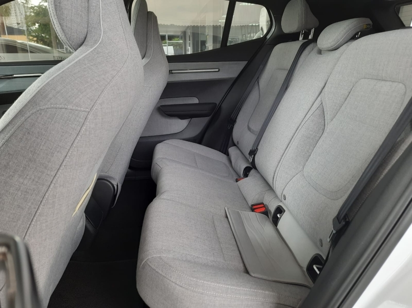 volvo ex30 automatico 2024