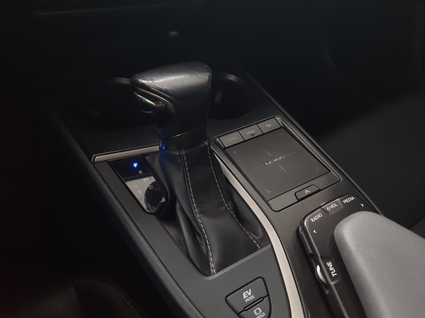 lexus ux 250h 2.0 vvt-i hybrid dynamic cvt hibrido 4p automatico 2019