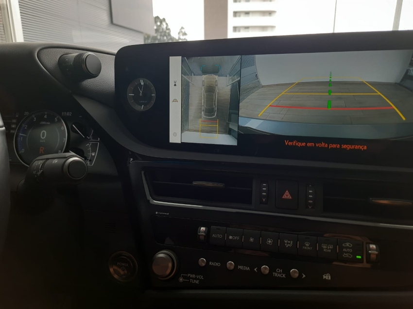 lexus es 300h 2.5 16v hibrido luxury cvt 4p automatico 2025