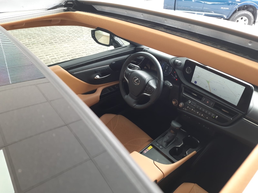 lexus es 300h 2.5 16v hibrido luxury cvt 4p automatico 2025