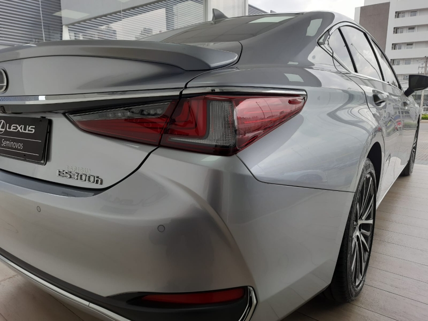 lexus es 300h 2.5 16v hibrido luxury cvt 4p automatico 2025