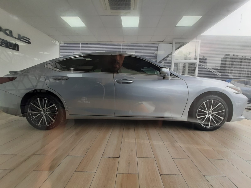 lexus es 300h 2.5 16v hibrido luxury cvt 4p automatico 2025