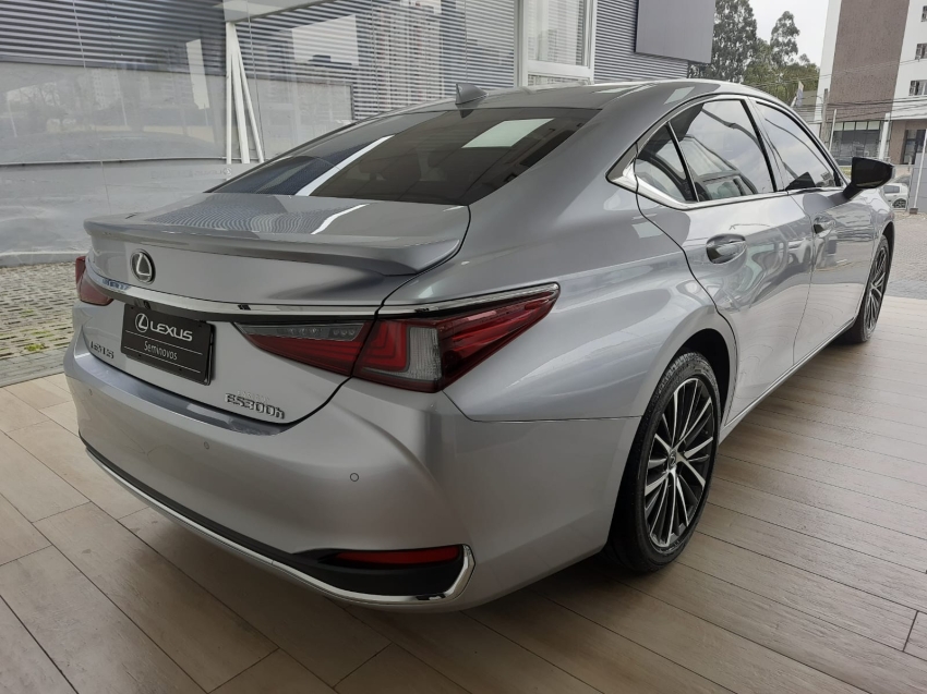 lexus es 300h 2.5 16v hibrido luxury cvt 4p automatico 2025