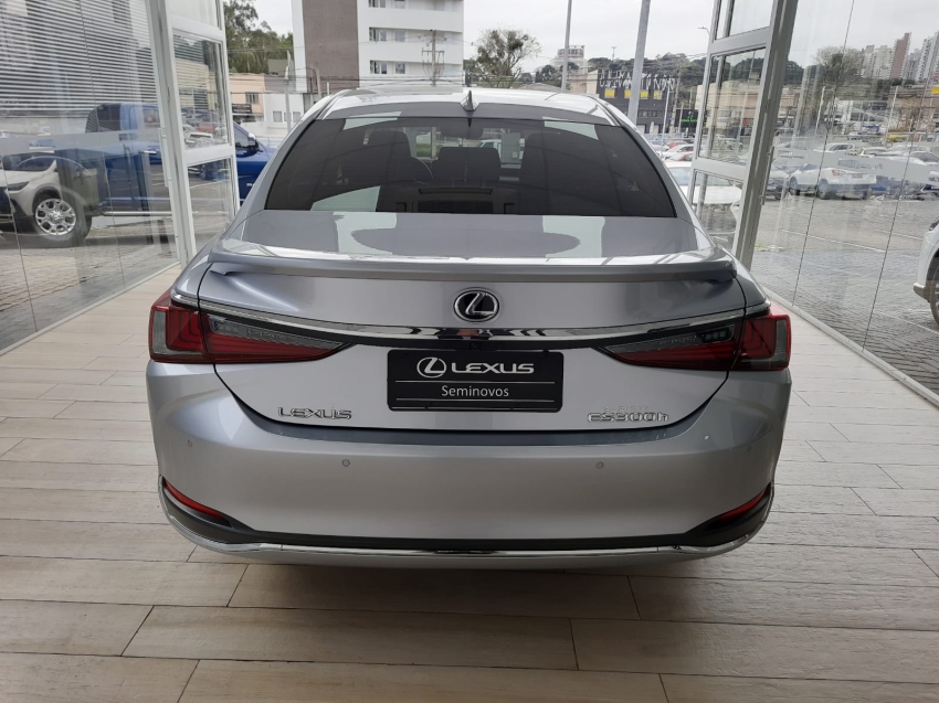 lexus es 300h 2.5 16v hibrido luxury cvt 4p automatico 2025