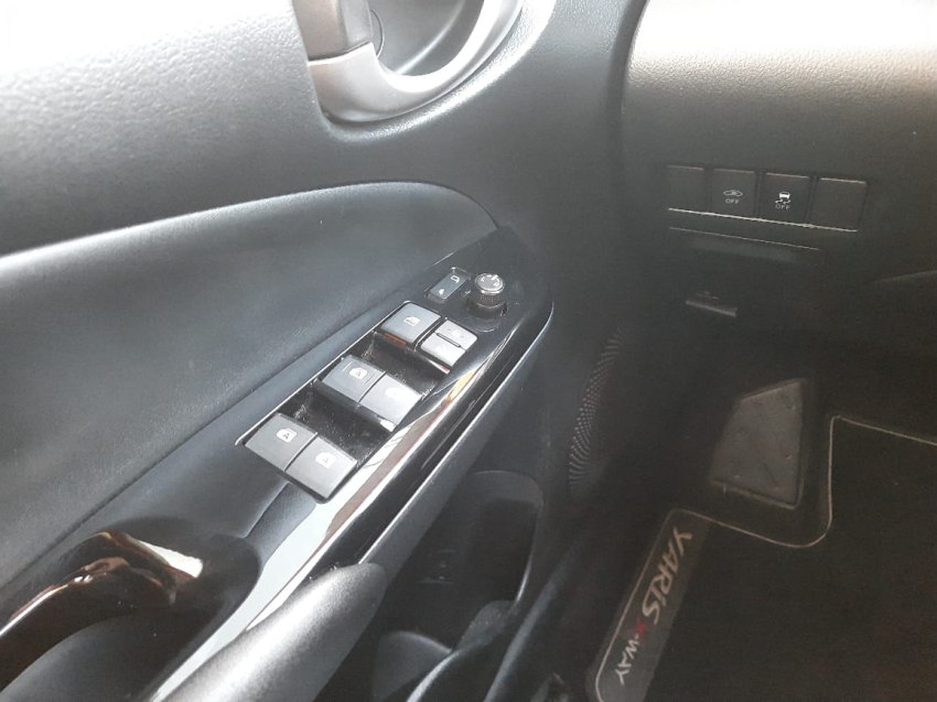 toyota yaris 1.5 16v flex x way connect multidrive 4p automatico 2022
