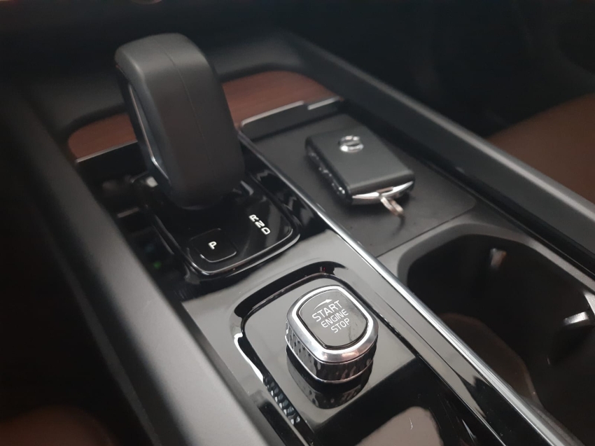 volvo xc60 2.0 t8 recharge inscription awd geartronic hibrido 4p automatico 2022