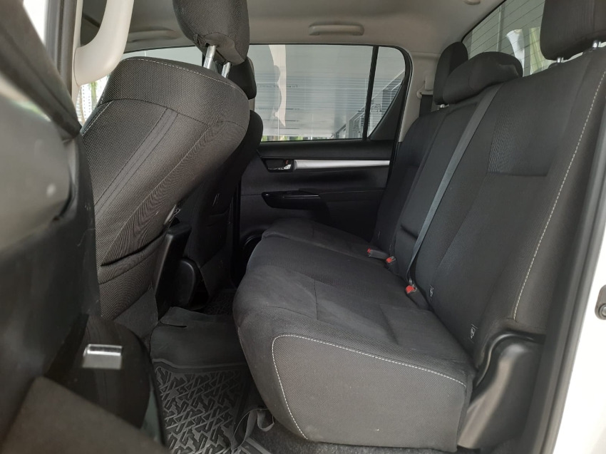 toyota hilux sr 4x4 2.8 tb at diesel automatico 2023/24