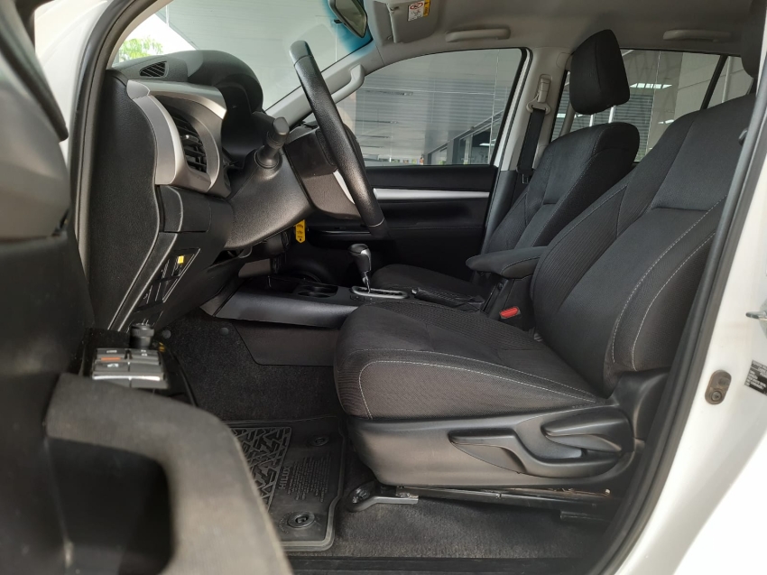 toyota hilux sr 4x4 2.8 tb at diesel automatico 2023/24