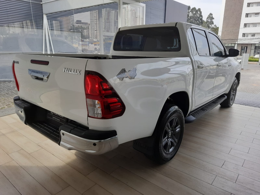 toyota hilux sr 4x4 2.8 tb at diesel automatico 2023/24