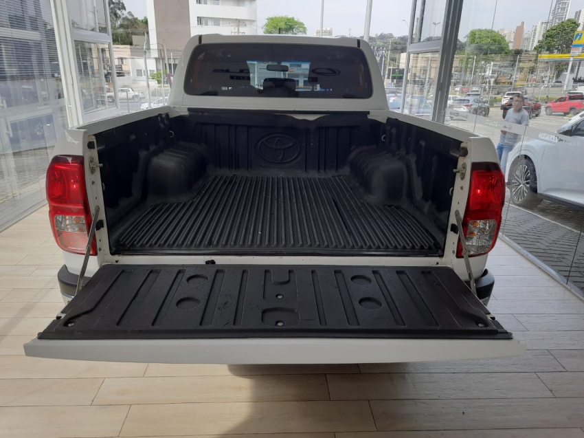 toyota hilux sr 4x4 2.8 tb at diesel automatico 2023/24