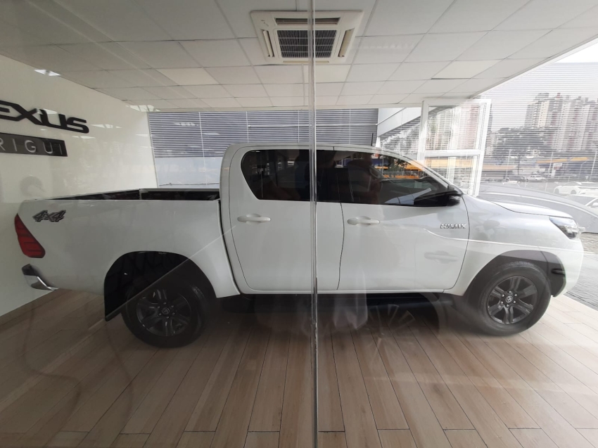 toyota hilux sr 4x4 2.8 tb at diesel automatico 2023/24
