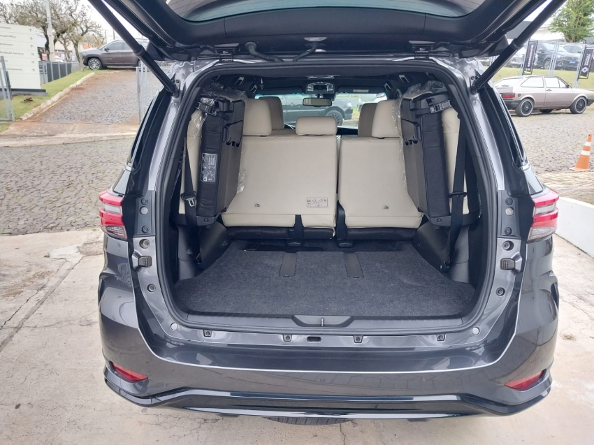 toyota hilux sw4 2.8 d-4d turbo diesel diamond 7l 4x4 automatico 4p 202414