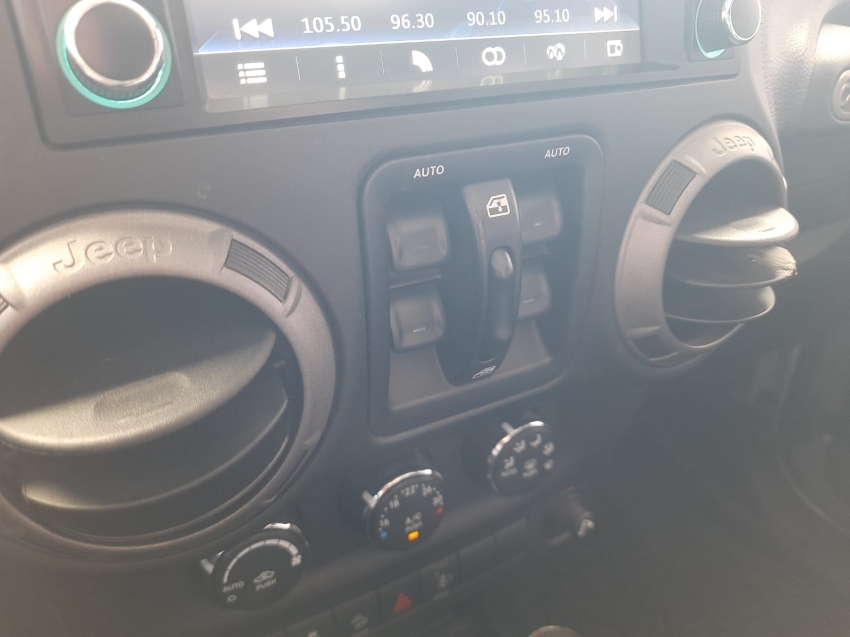 jeep wrangler 3.6 sport 4x4 v6 12v gasolina 2p automatico 4p 201519