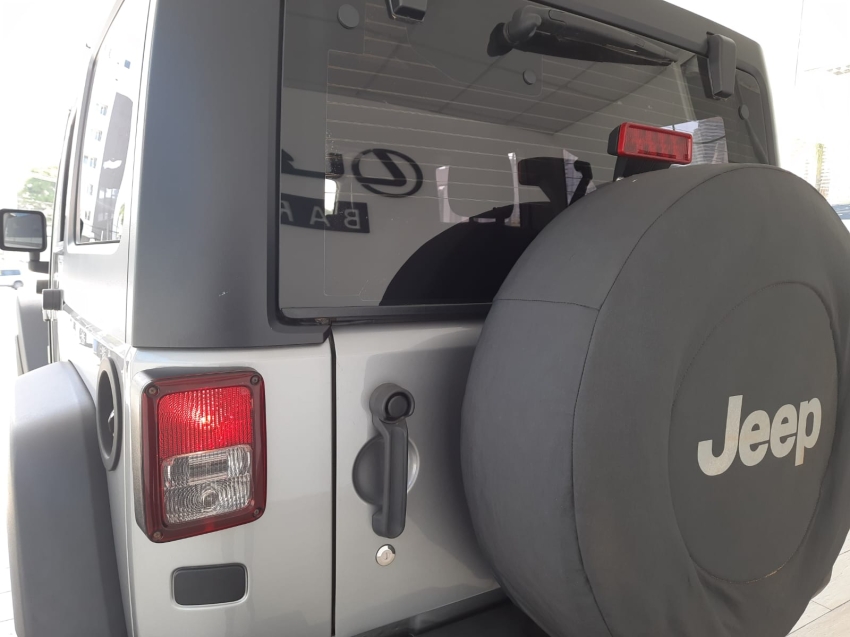 jeep wrangler 3.6 sport 4x4 v6 12v gasolina 2p automatico 4p 201524