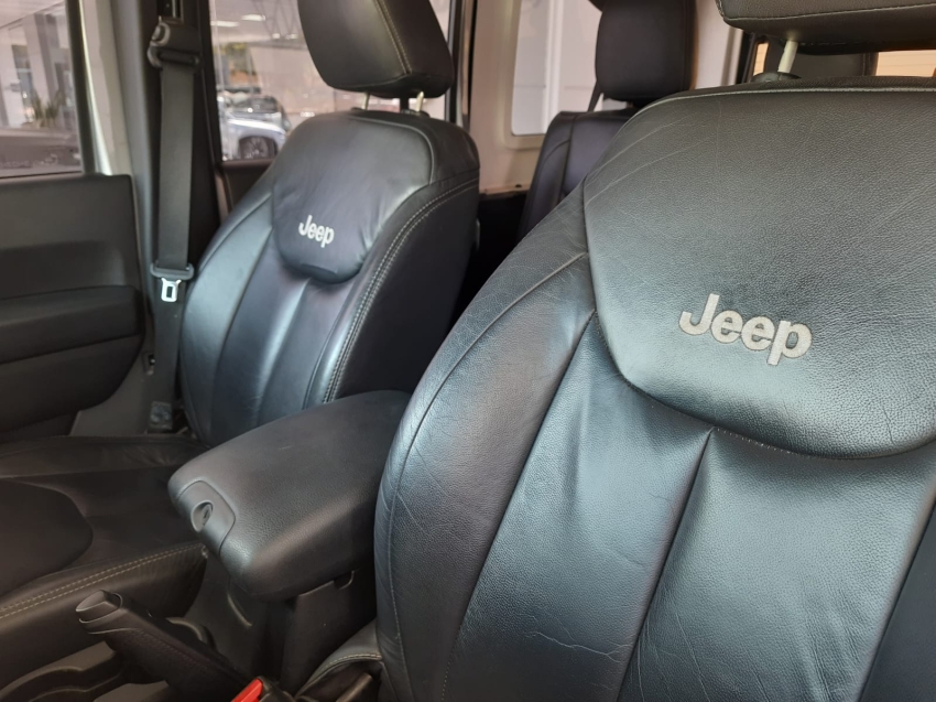 jeep wrangler 3.6 sport 4x4 v6 12v gasolina 2p automatico 4p 201512