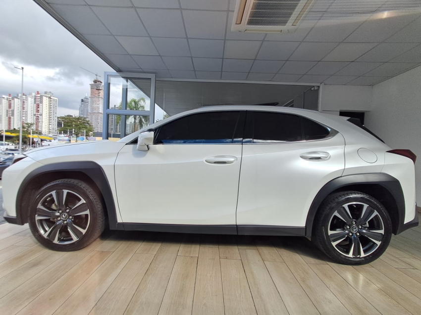 LEXUS UX 250H3