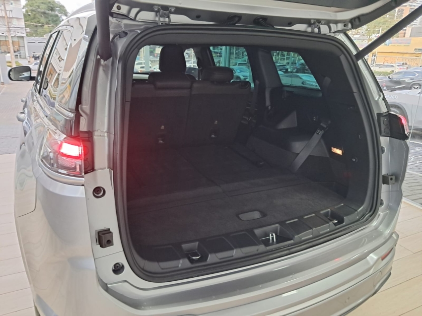 jeep commander 2.0 td380 turbo diesel overland at9 4p automatico 202513