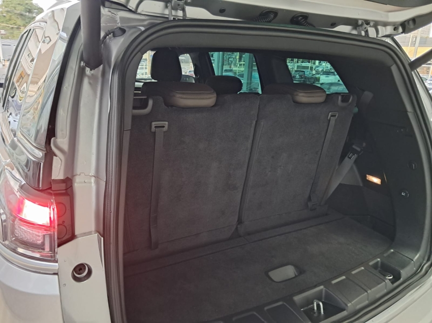 jeep commander 2.0 td380 turbo diesel overland at9 4p automatico 202514
