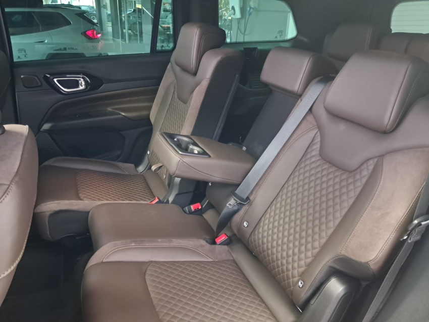 jeep commander 2.0 td380 turbo diesel overland at9 4p automatico 202525