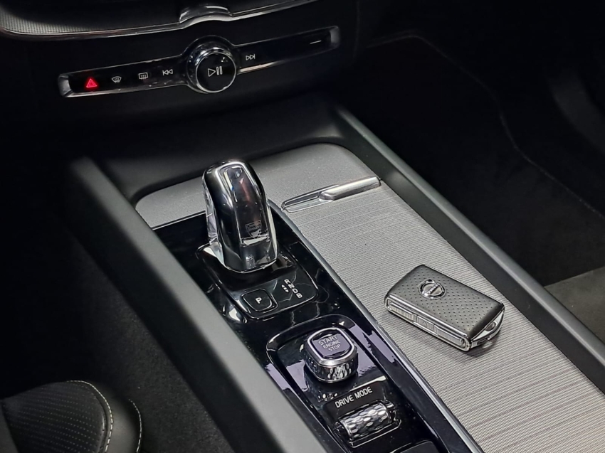volvo xc60 2.0 t8 hybrid r-design awd geartronic hibrido 4p automatico 201911