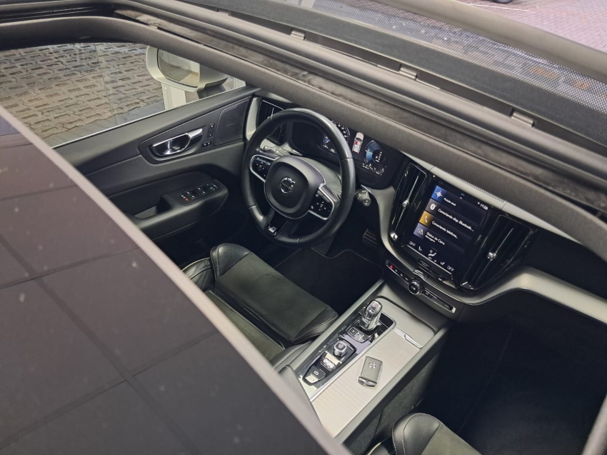 volvo xc60 2.0 t8 hybrid r-design awd geartronic hibrido 4p automatico 201913