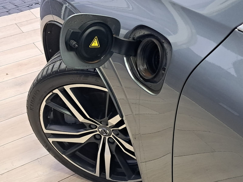 volvo xc60 2.0 t8 hybrid r-design awd geartronic hibrido 4p automatico 201922
