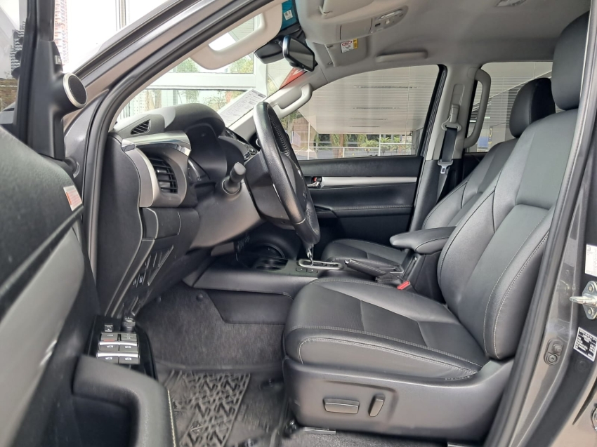 Toyota Hilux 2.8 D-4D Turbo Diesel Cd Srx Plus 4X4 Automatico 4P 2024 8