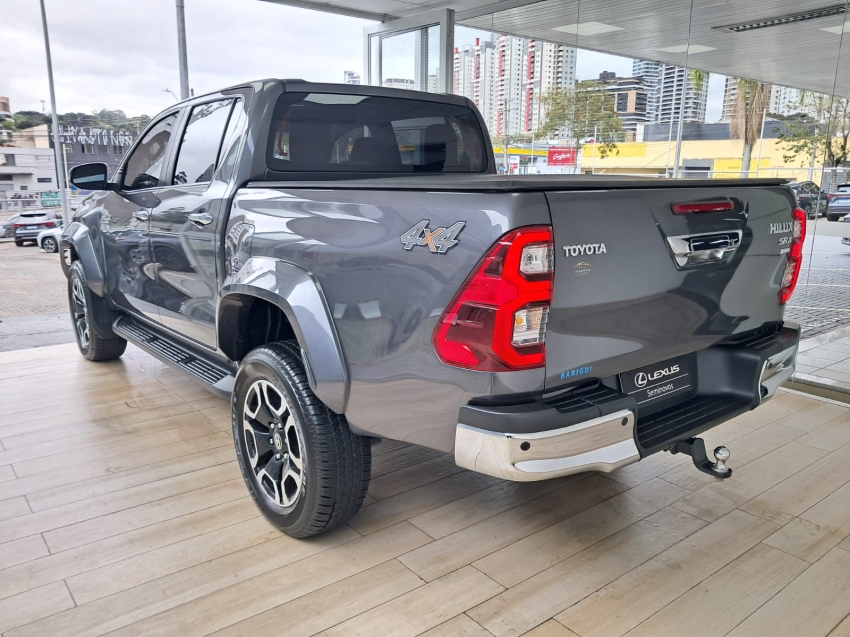 Toyota Hilux 2.8 D-4D Turbo Diesel Cd Srx Plus 4X4 Automatico 4P 2024 4
