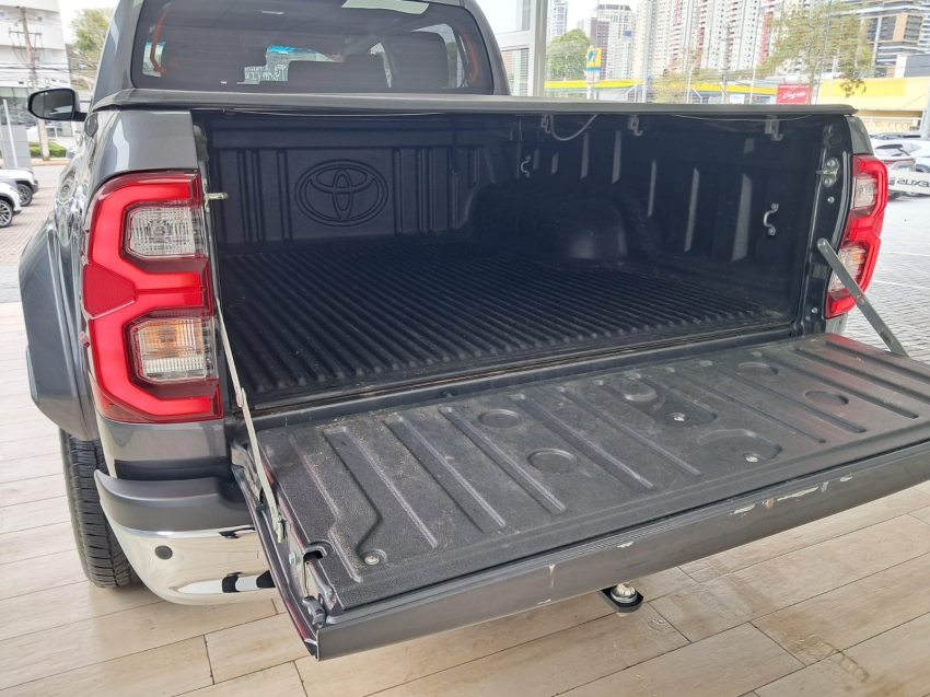 Toyota Hilux 2.8 D-4D Turbo Diesel Cd Srx Plus 4X4 Automatico 4P 2024 7