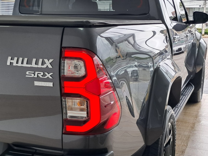 Toyota Hilux 2.8 D-4D Turbo Diesel Cd Srx Plus 4X4 Automatico 4P 2024 19