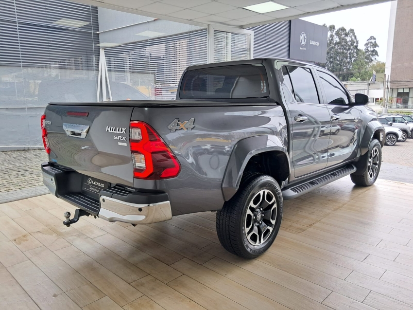 Toyota Hilux 2.8 D-4D Turbo Diesel Cd Srx Plus 4X4 Automatico 4P 2024 6