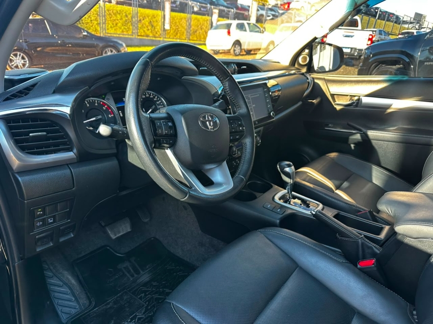 toyota hilux 2.8 d-4d turbo diesel cd srx 4x4 automatico 4p 202313